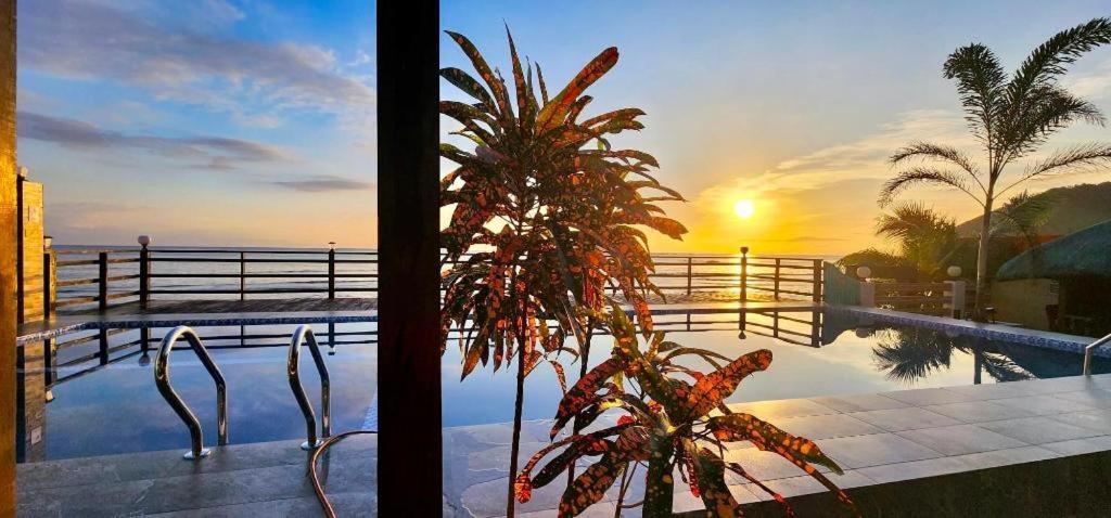 Aura Marina Sands Beach Resort Baler Exteriör bild