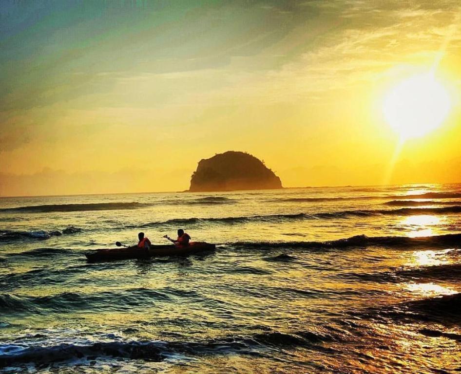 Aura Marina Sands Beach Resort Baler Exteriör bild